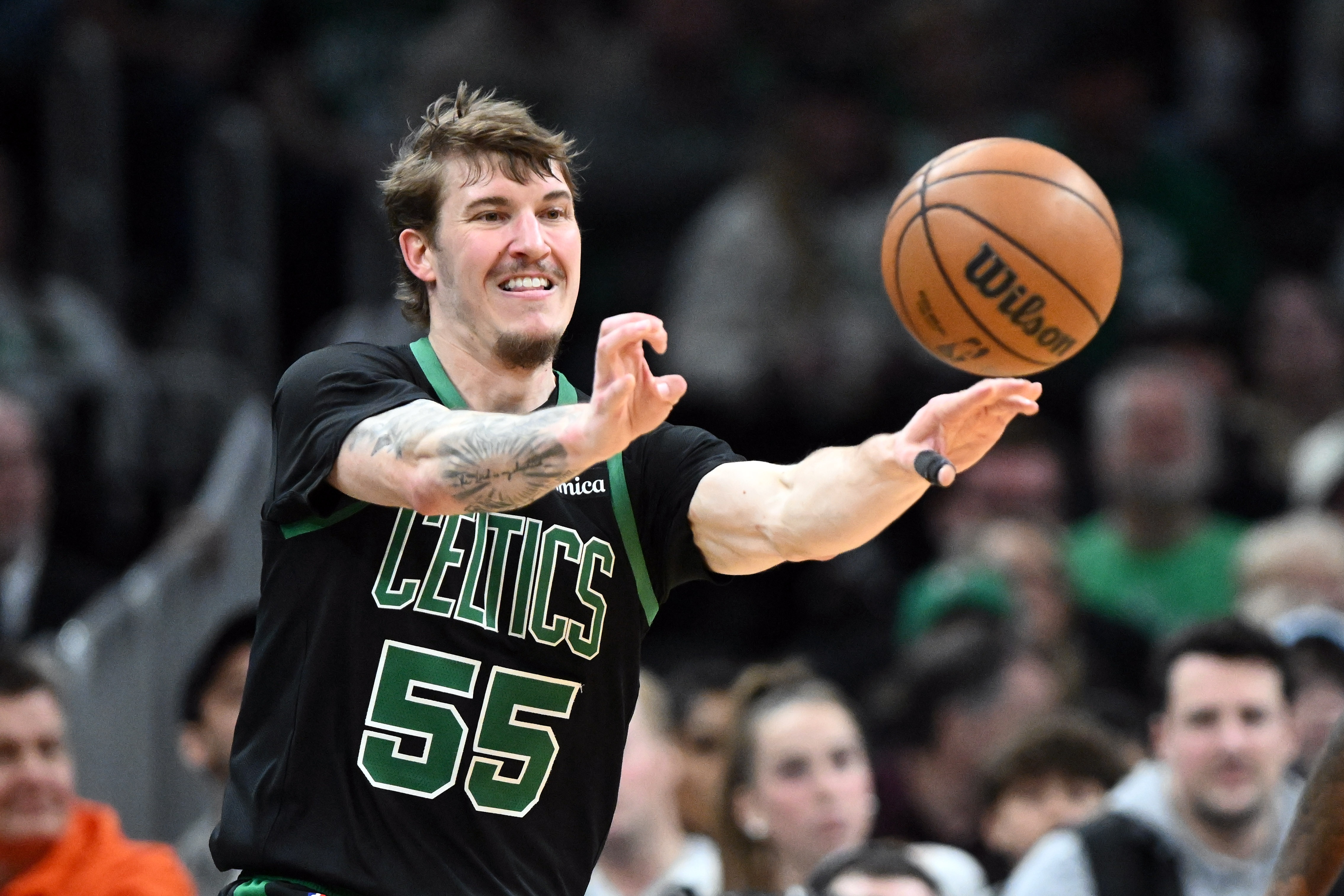 博鱼体育登录入口-面包：必须称赞谢尔曼 他命中多个关键球 填补杰伦·布朗的空缺